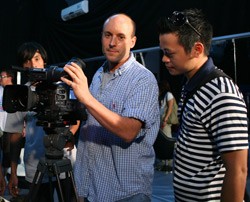 Famous American cinematographer Mathew J. Siegel (with camera) will hold a filmmaking course in HCMC on August 20 and 21 (Photo: Thanh Nien) Famous American cinematographer Mathew J. Siegel (with camera) will hold a filmmaking course in HCMC on August 20 and 21 (Photo: Thanh Nien)
